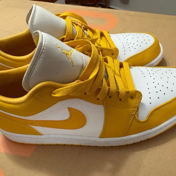 Jordan Sneakers Yellow and White - Picture 10 of 16